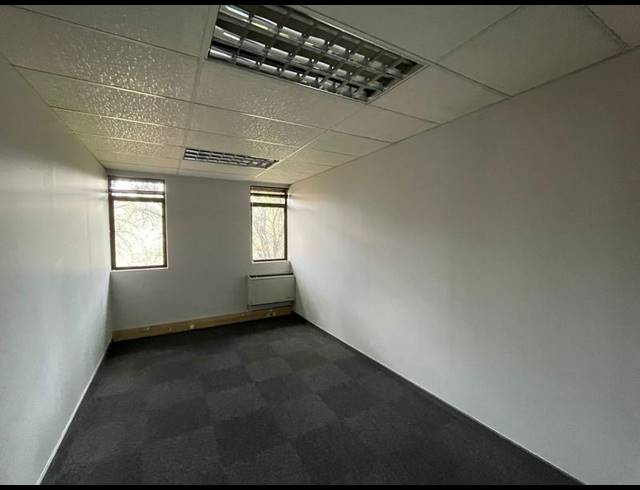 BUSINESS PROPERTY TO RENT IN LYTTELTON MANOR